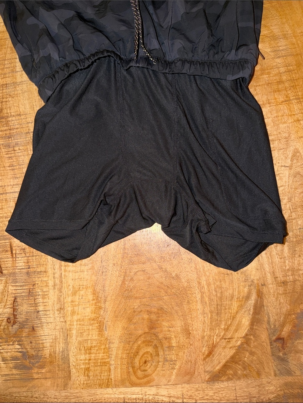 Fabletics Men's Black Camo Athletic Shorts - Picture 3 of 3
